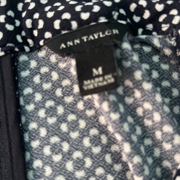Ann Taylor Top, Size M - Picture 4 of 7
